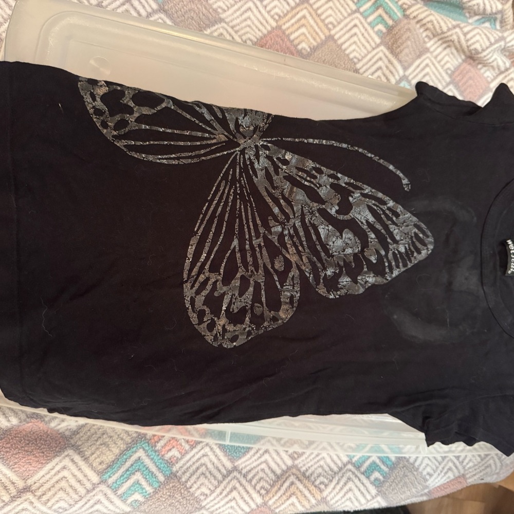 Black Butterfly Kids T-Shirt small 🥰 anything marked 10$ and under is 3/10$